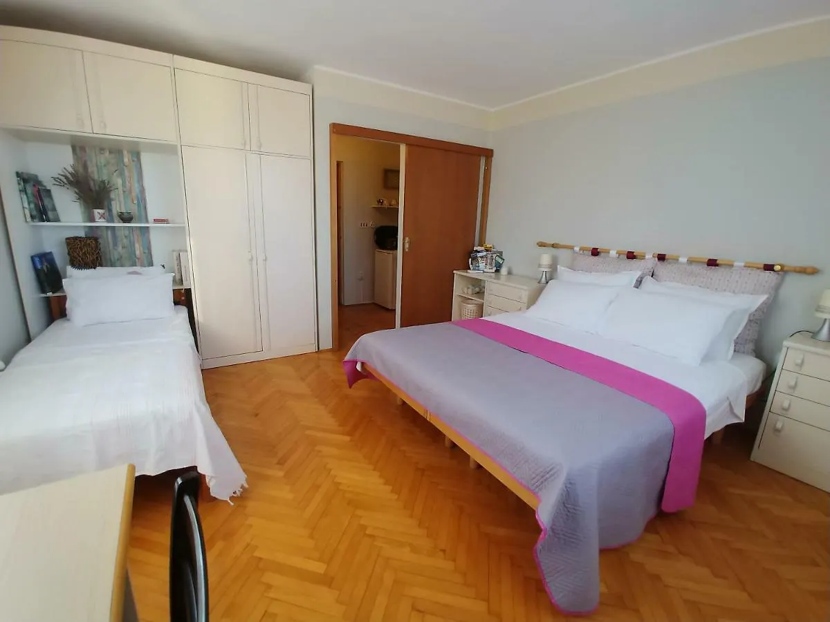 *** Guest house Room Bm Pula Croatia